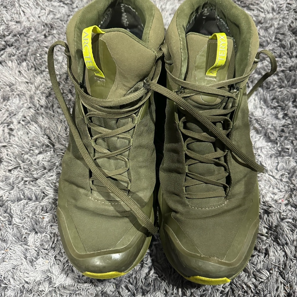 Arcteryx Aerios FL goretex mid - hiking footwear.